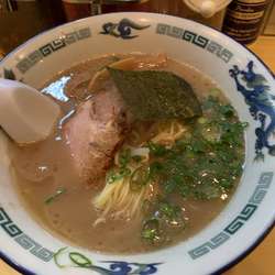 とんこつらーめん(690円)