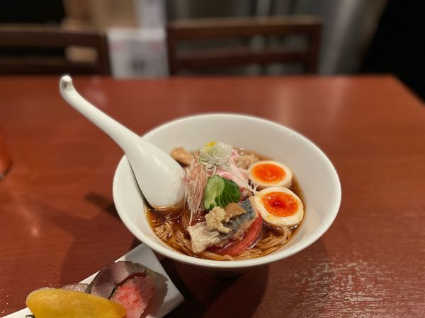 「【限定】冷やしらぁ麺（真昆布水×鯵干し）¥1000」@酒肴場 屯の写真