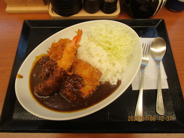 「海老ヒレメンチカツカレーライス 869円」@かつや 北千住西口店の写真