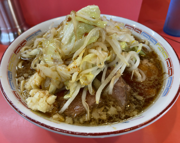 「麺少なめハーフ　ニンニクカラメ」@ラーメン二郎 仙川店の写真