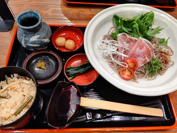 「香味野菜のサラダ仕立てそば定食(並盛)1,000円」@信州そば処 そじ坊 高崎モントレー店の写真