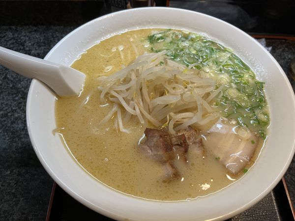 「ラーメン（大）」@薩摩っ子ラーメン 大東店の写真