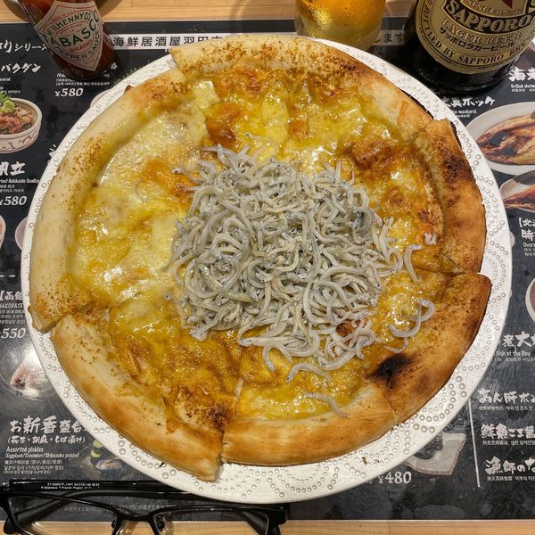 「シラスカレーピザ」@海鮮居酒屋 羽田市場の写真