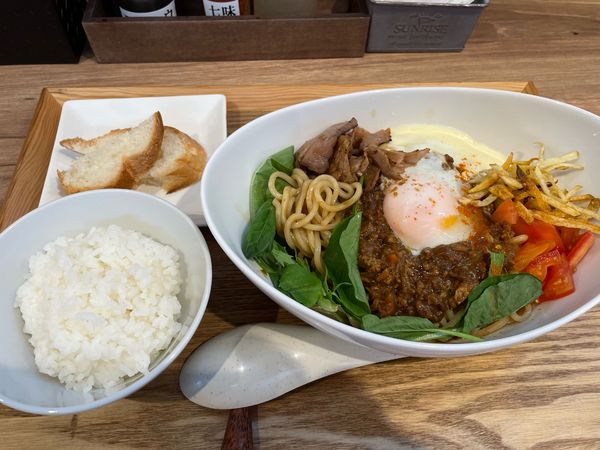 「スパイシーカレーまぜSOBA880円」@フレンチラーメンの店 MATOYAの写真