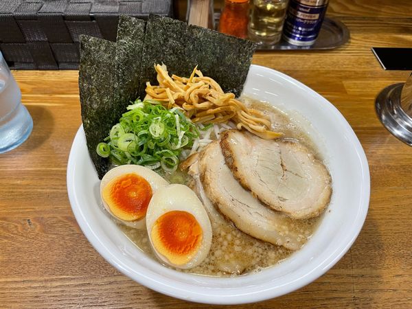 「特製豚そばPlus／こってり 大盛(サービス)」@上海麺館の写真