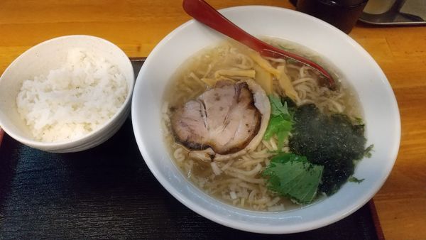 「塩ラーメン(中盛りサービス)+ライス」@みやび屋の写真