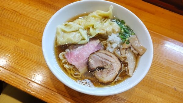 「淡麗煮干しそば（ワンタントッピング）」@麺笑 コムギの夢の写真