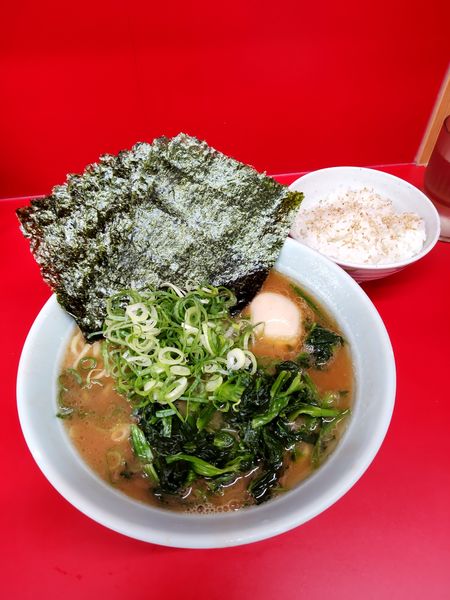 「朝ラー+のり×２、ほうれん草」@横浜ラーメン 武蔵家 大井町店の写真