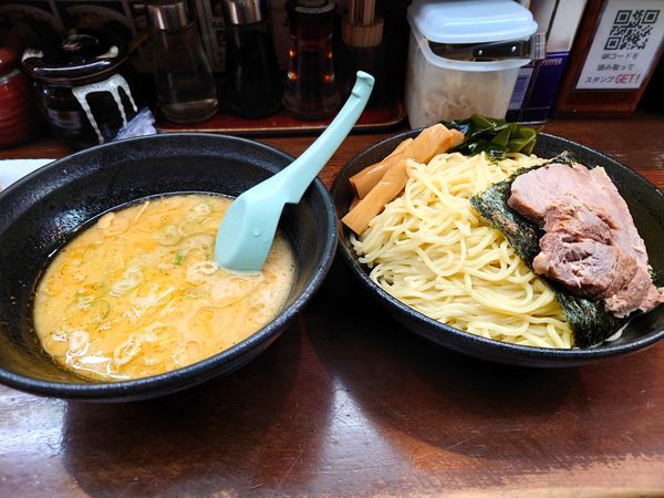 「つけ麺（醤油豚骨）特盛」@さつまっこ 平和島店の写真