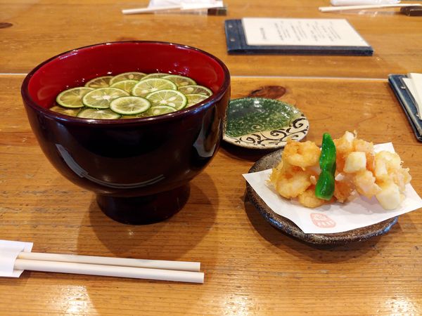 「かき揚げ付き冷やかけすだちそば」@土山人 芦屋店の写真