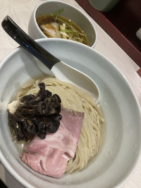 「黒舞茸と近江黒鶏の昆布水つけ麺 1200円」@柳麺 呉田-goden-の写真