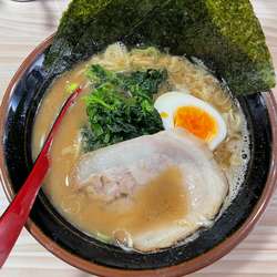 ラーメン(750円)