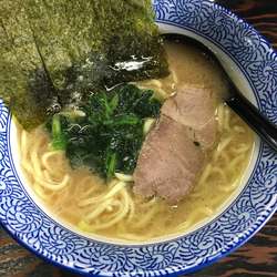 ラーメン(690円)