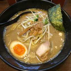 鶏濃厚魚介らぁめん(730円)