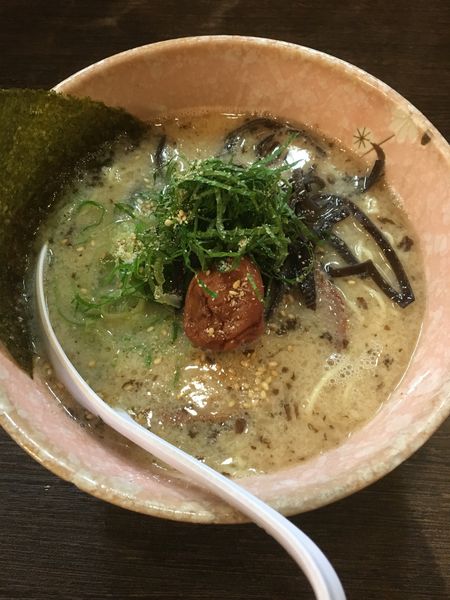 「梅らーめん(810円)」@九州豚骨 ちゃんぽん 頃場の写真