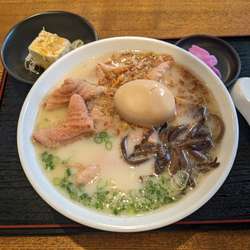 豚もつラーメン 750円