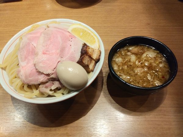 「特製背脂にんにくつけ麺　中盛　1300円」@自家製麺 じゃじゃ。の写真