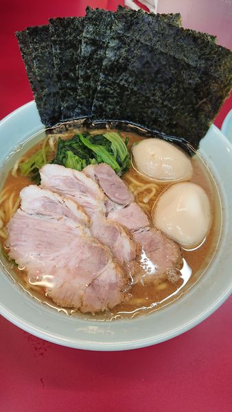 「特上ラーメン+サービス味玉」@横浜ラーメン 武蔵家 大宮店の写真