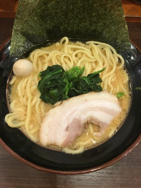 「豚骨醤油ラーメン(700円)」@横浜家系ラーメン 一刀家 秋葉原店の写真