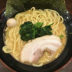 豚骨醤油ラーメン(700円)
