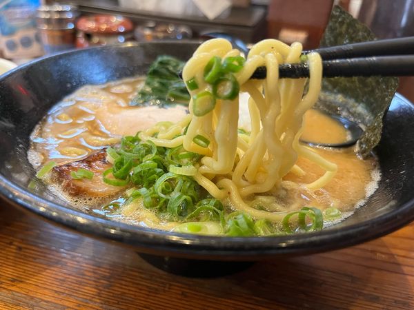 「鶏白湯らーめん850円」@三代目麺処 「まるは」極 船橋店の写真