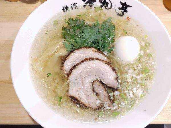 「本丸塩ら～麺＋塩煮たまご」@横濱 本丸亭 新橋店の写真