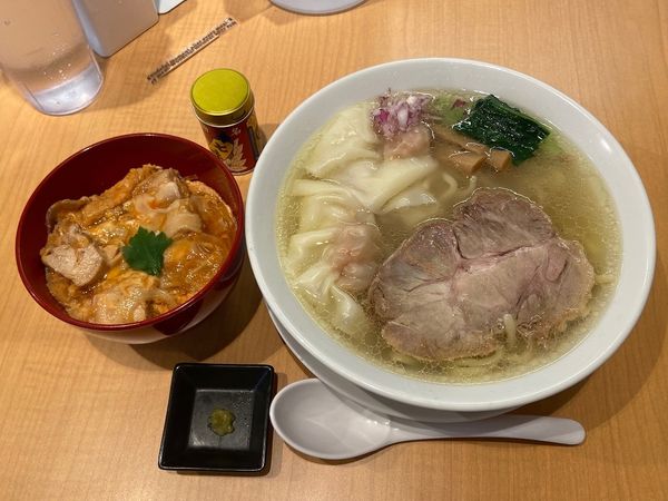 「小中華そば（塩）・小親子丼のセット＋ワンタン3個」@中華そば 千乃鶏の写真