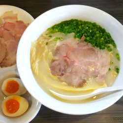 鶏白湯・塩（＋チャーシュー増し＋煮玉子）