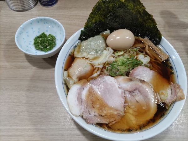 「特製ラーメン1200円+大盛100円」@覆めん 花木の写真