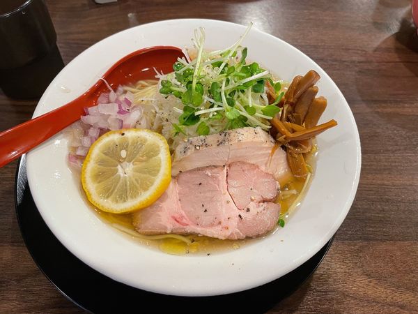 「冷製塩レモンらーめん」@燕 ドリームプラザ店の写真