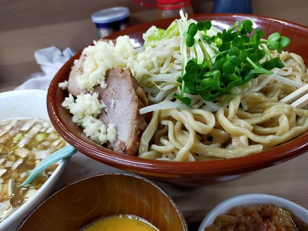 「シークワーサーつけ麺・大700・生卵（野菜少なめ・ニンニク）」@ラーメン荘 歴史を刻め 世田谷店の写真