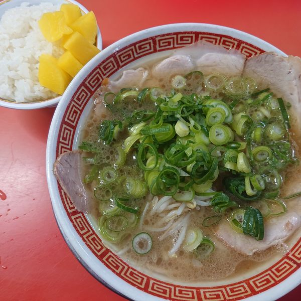 「中華そば正油900円、ライス100円」@もっこす 大倉山本店の写真