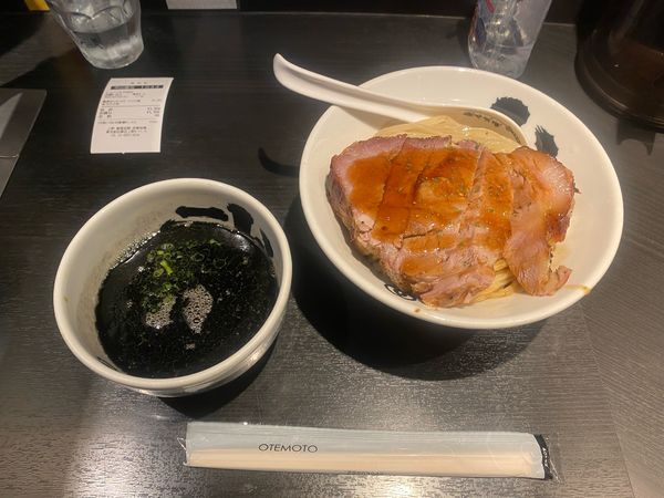 「黒厚切りローストポークつけ麺　2倍盛」@麺屋武蔵 武骨相傳の写真