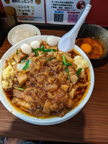 「スタ満ソバ➕具マシ➕カラシビ生玉➕まさお➕半ライス」@元祖スタミナ満点らーめん すず鬼 熊谷うえちゃん店の写真