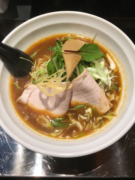 「醤油ラーメン(800円)」@牛骨らーめん ぶるずの写真