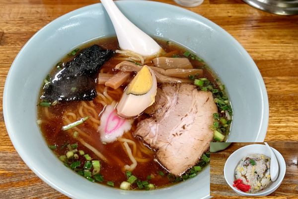 「ラーメン半チャーハン」@中華料理 東龍の写真