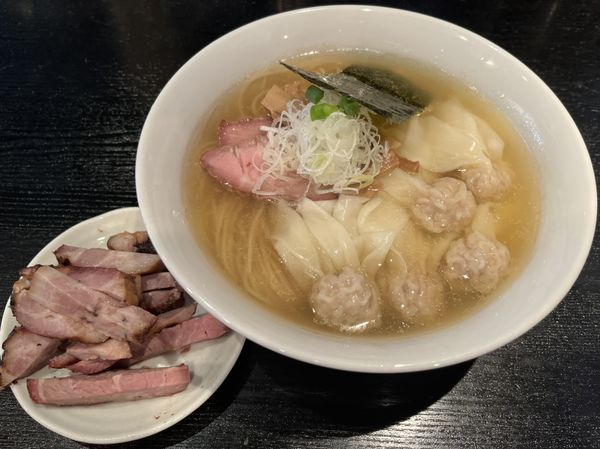 「ワンタンメン 塩＋刻みチャーシュー」@支那ソバ 小むろの写真