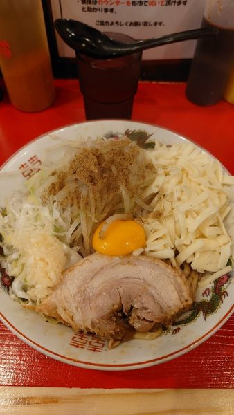 「まぜそば（ミニ）ニンニク、チーズ」@ラーメン鷹の目 北千住店の写真