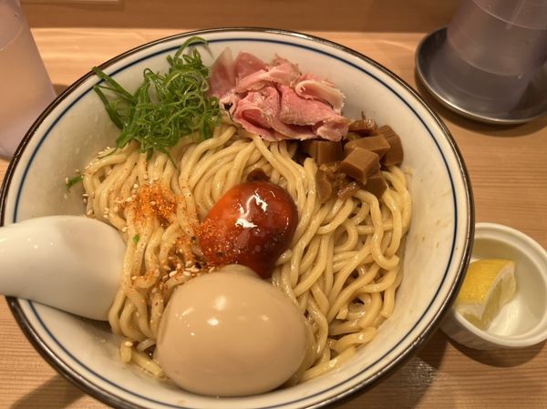 「まぜそば＋味玉（クーポン）」@らぁ麺 くろ渦の写真