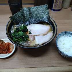 ラーメン、キムチ、ライス小