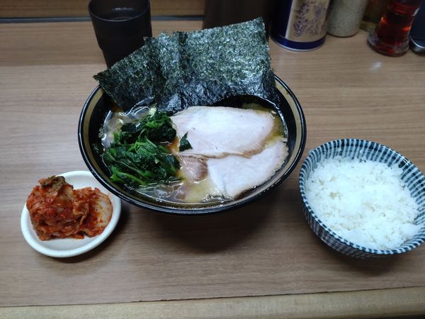 「ラーメン、キムチ、ライス小」@ラーメン林家 木更津店の写真