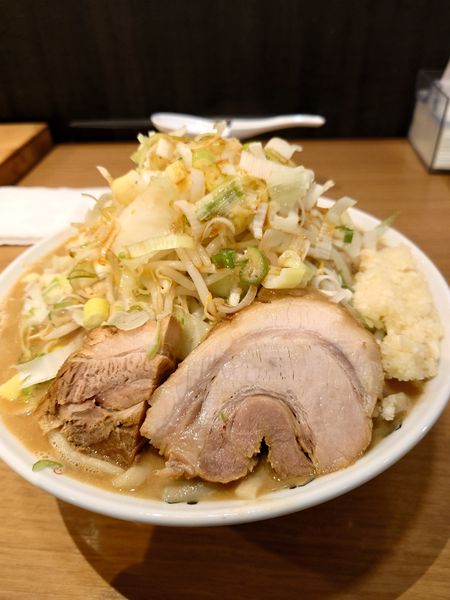 「ラーメン特盛（豚１枚）ニンニク　ネギマシマシ」@ちばから 蒲田店の写真