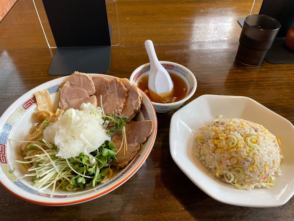 「チャーシュー油そば + おろし + 半チャーハン」@宝華らぁめん 国分寺店の写真