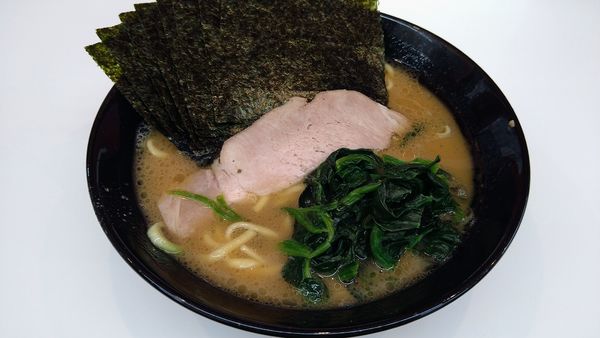 「ラーメン(味濃いめ･麺硬め)+海苔」@ラーメン 塚田家の写真