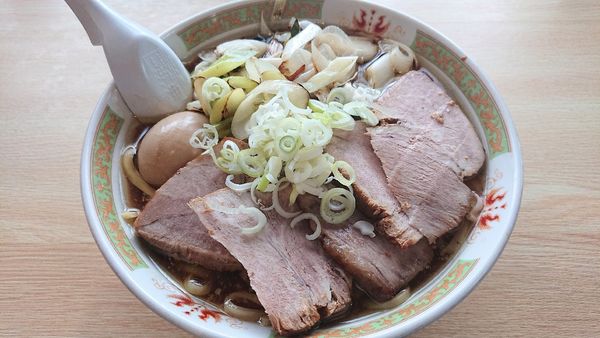 「ねぎチャーシューメン特盛，ねぎ増し，味付け玉子   1230円」@手打ラーメン 長八の写真