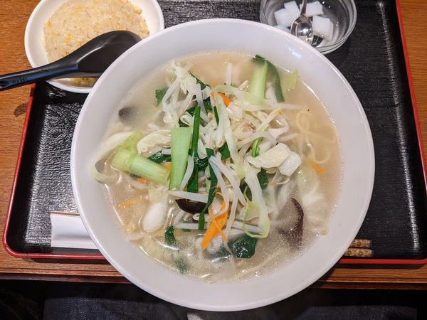 「野菜タンメンと小チャーハン：750円」@中国上海家庭料理 PANDAの写真