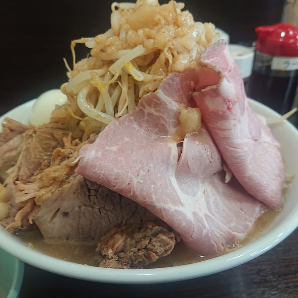 「中肉麺1030円大350gヤサイニンニクアブラ、茹で卵50円」@極肉麺 たいしの写真