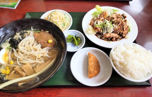 「ランチセット 塩ラーメン、油淋鶏」@台湾料理 嘉宴楼の写真