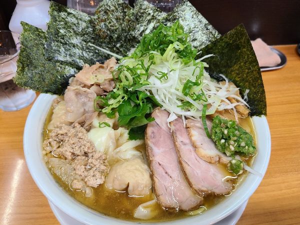 「平目のあら炊きラーメン塩」@中華そば 半ざわの写真