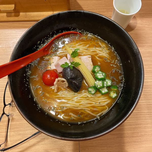 「冷たいスパイスカレーらー麺」@焼きあご塩らー麺 たかはし 大船店の写真